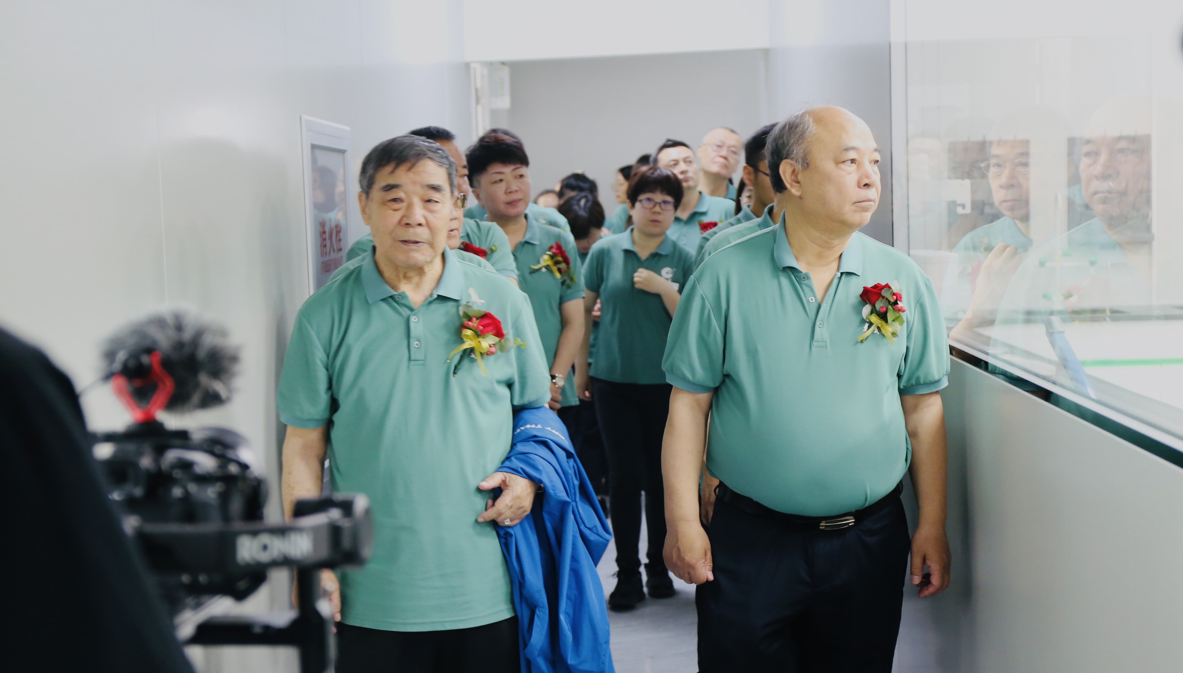 领导参观实验室-36e4fab6-85bf-45db-8b8d-03fc416676da.jpg